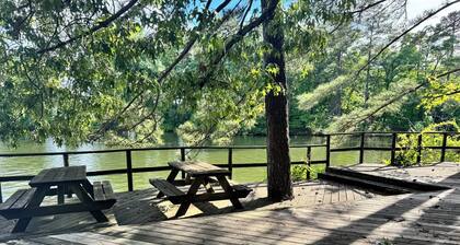 F-CATCH YA LATER! Vintage Style Lakefront Cabin-Swim-Fish-Docks-Pet Friendly!