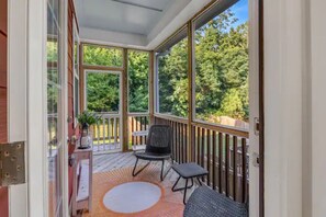 Interior - COZY SUN FILLED HOME / MODERN VILLA NEAR DOWNTOWN (Durham)