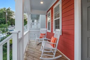 Property grounds - COZY SUN FILLED HOME / MODERN VILLA NEAR DOWNTOWN (Durham)