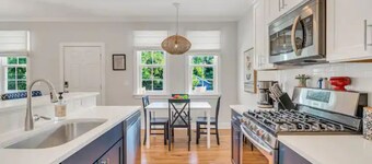 COZY SUN FILLED HOME / MODERN VILLA NEAR DOWNTOWN