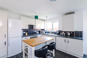 Family House | Private kitchen | Full-size fridge, microwave, oven, stovetop - 5 Bed House Manchester by MCR Dens (Manchester)
