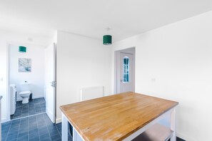 Familie huis | Privékeuken | Een koelkast/vriezer, een magnetron, een oven, een kookplaat