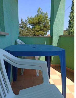 Terrace/patio - 5 minutes to the beach (Ližnjan)