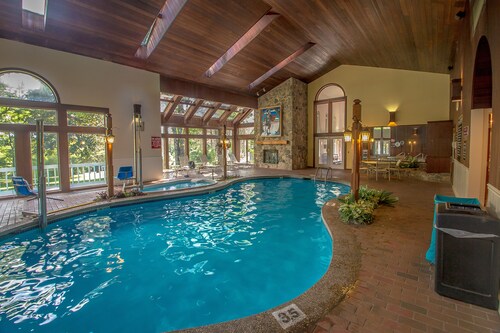Nordic Village Townhouse, Storyland, Mountains, Pools