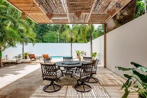 Casa Confort | Área de sala de estar | Smart TV de 55 pulgadas con canales digitales, televisión y Netflix 