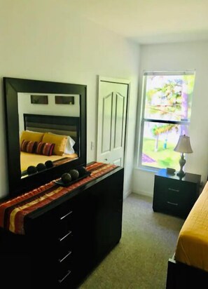 2 chambres, bureau, fer et planche à repasser, Wi-Fi gratuit