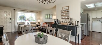 Short Walk to Downtown, AC, Coffee Bar, Patio