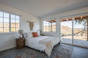 3 Schlafzimmer, Schreibtisch, Bügeleisen/Bügelbrett, Reisekinderbett