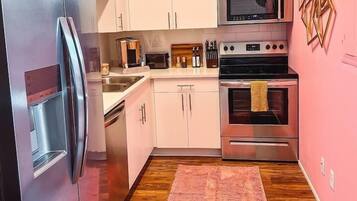 Peti sejuk, ketuhar gelombang mikro, ketuhar, dapur