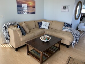 Smart TV, fireplace, stereo