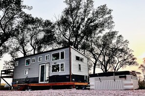 Exterior - Gorgeous Tiny House, Peaceful Hills, Amazing Views (Ponca)