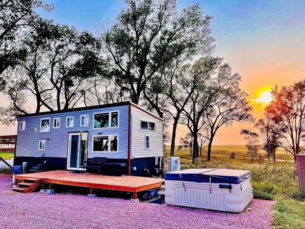 Exterior - Gorgeous Tiny House, Peaceful Hills, Amazing Views (Ponca)