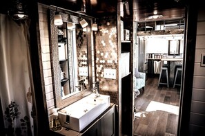 Hair dryer, towels - Gorgeous Tiny House, Peaceful Hills, Amazing Views (Ponca)