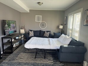 3 bedrooms, desk, iron/ironing board, free WiFi