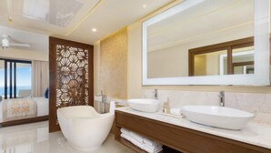 A modern bathroom with two large white sinks, a large mirror, and a bathtub. - Newer 5 Star Luxurious Resort, Spacious living area and Clean (San José-San Lucas)