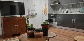 Fridge, microwave, oven, stovetop - Recanto das Florenças (3) – Stone House (Arco da Calheta)