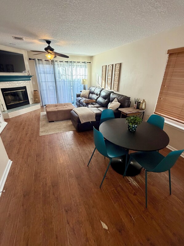 Smart TV, fireplace, computer monitors
