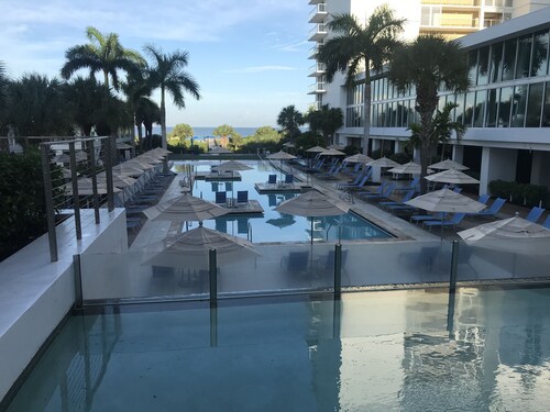 Marriott's Fantastic Crystal Shores resort. 2BR on the beach.  Kitchen, 3 Pools