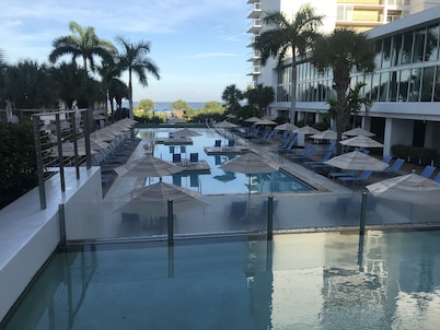 Marriott's Fantastic Crystal Shores resort. 2BR on the beach. Kitchen, 3 Pools