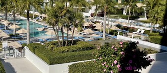 Marriott's Fantastic Crystal Shores resort. 2BR on the beach.  Kitchen, 3 Pools