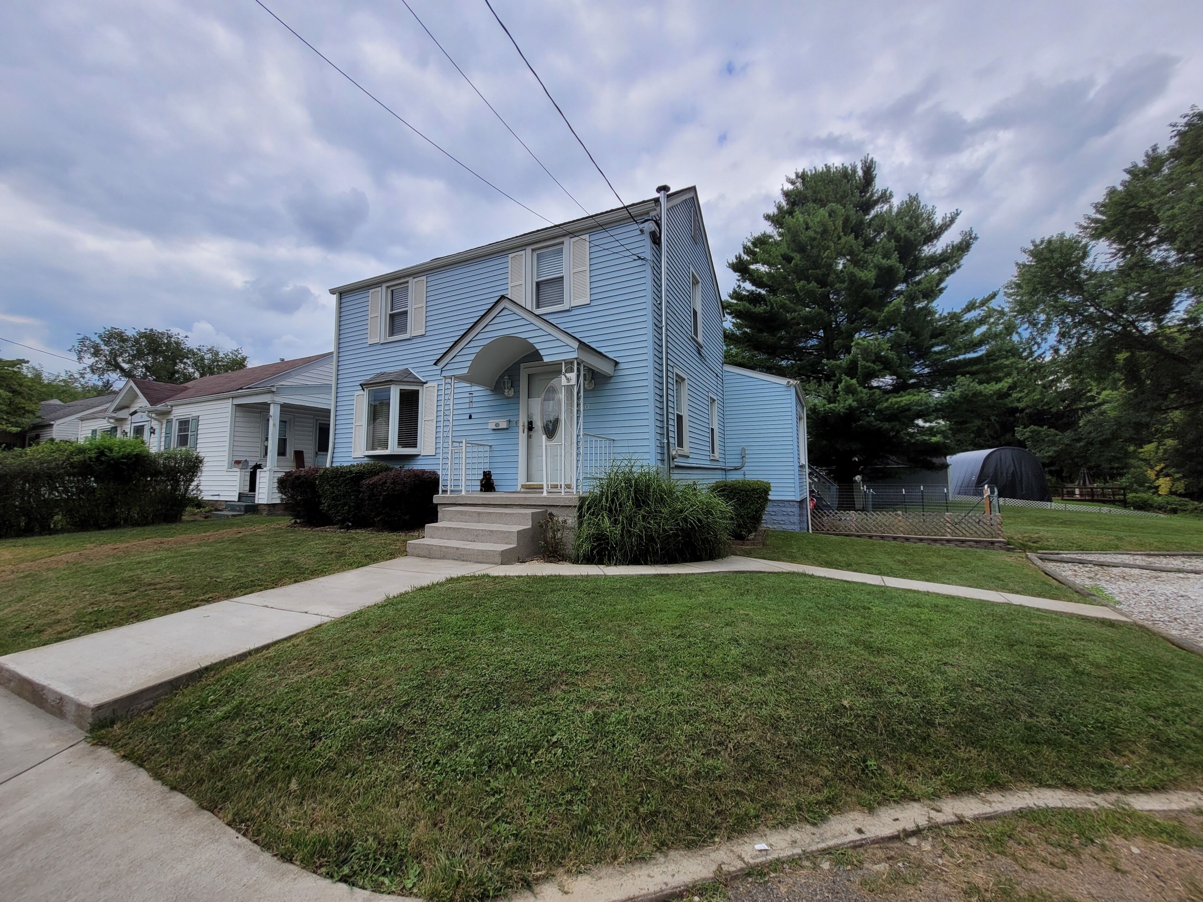 Cozy creekfront home. Mins to Hosptial, parks, Oglebay, Casino and waterfront!