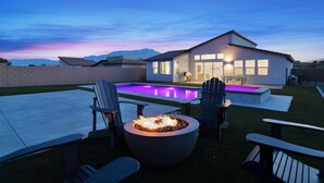 A modern house with a swimming pool, outdoor seating, and a fire pit. - Specials-ask +gameroom+basketball+fire pit+bbq+beautiful pool+spa+mountain views (Desert Hot Springs)