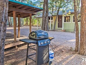 Cabin_8_07 - Cabin 8 — Romantic Queen Cabin with Private Indoor Hot Tub (Lakeside)