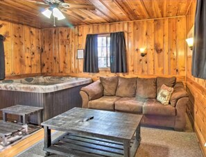 Cabin_8_15 - Cabin 8 — Romantic Queen Cabin with Private Indoor Hot Tub (Lakeside)