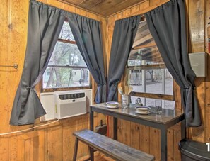 Hidden_Rest_Cabin9_11 - Cabin 9 — King Cabin with Private Indoor Hot Tub (Lakeside)