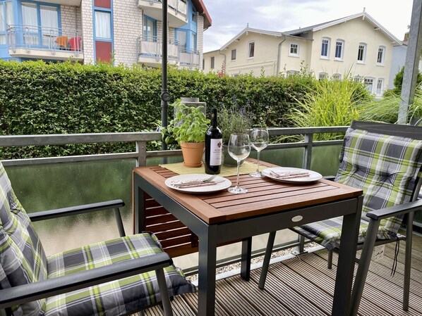 تناول الطعام بالخارج