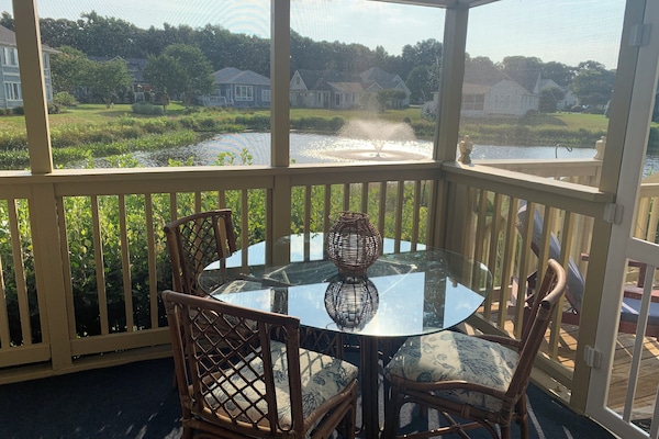 屋外ダイニングエリア