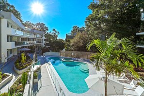 A heated pool - Apartment 13 - The Cove (Noosa Heads)