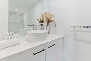 Shower, hair dryer, towels