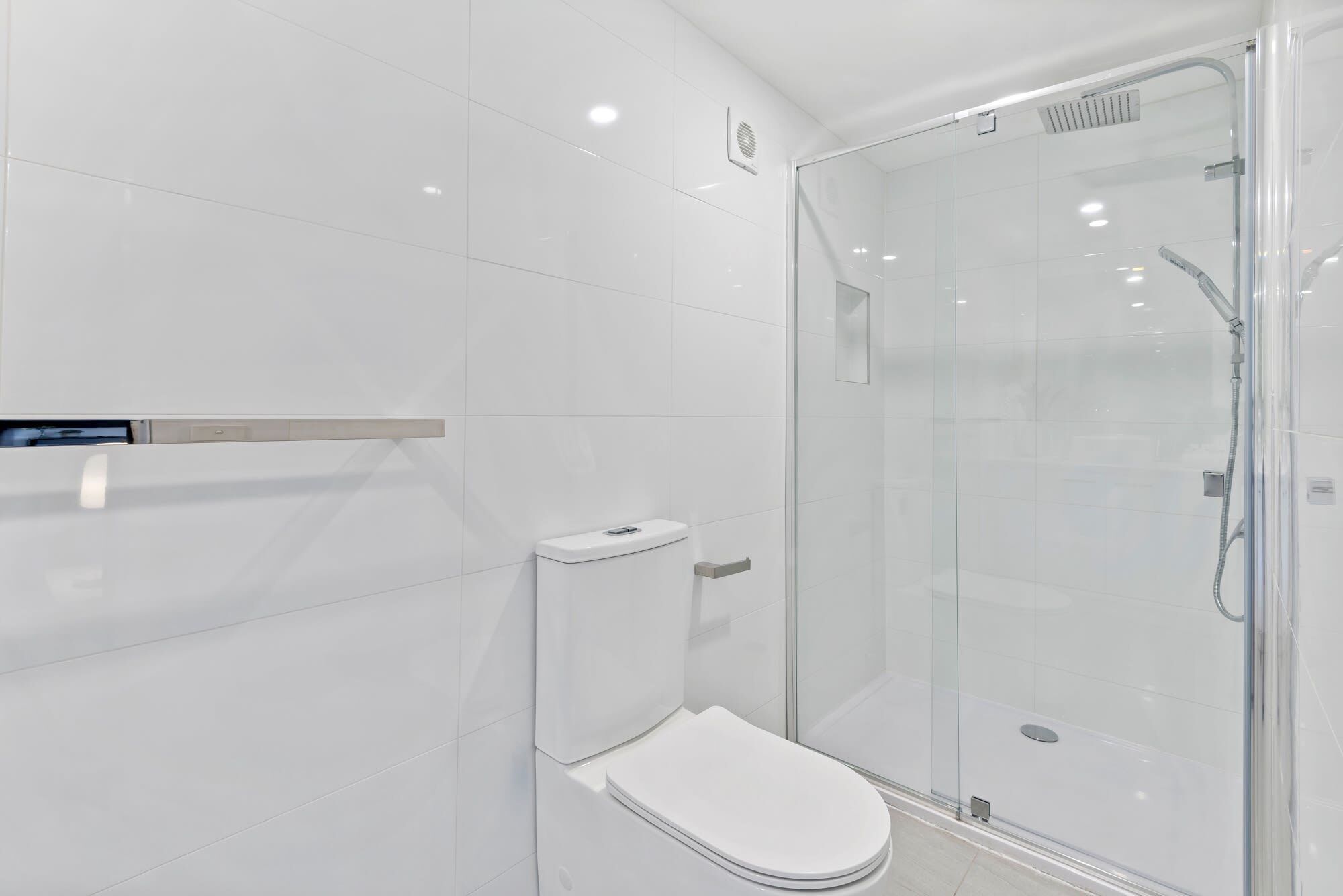Shower, hair dryer, towels, shampoo