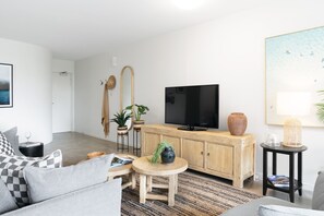 Living area - Apartment 14 - The Cove (Noosa Heads)