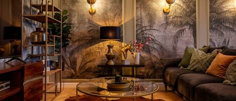 Comfort Apartment | Living room | 43-inch Smart TV with digital channels, TV, Netflix