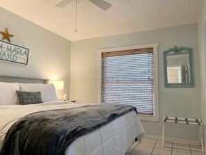 2 bedrooms, iron/ironing board, WiFi, bed sheets - 1 Block From Beautiful Bradenton Beach, Restaurants, shops, and Fishing Pier! (Bradenton Beach)