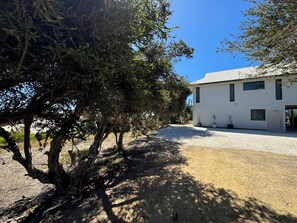 Property grounds - Normanville Beach House - Wake up to the sound of the ocean and bird life. (Normanville)