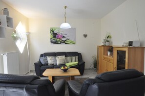 TV, DVD player, stereo - Vacation home Am Yachthafen 102 B (Wittmund)