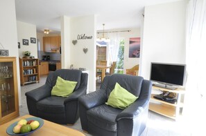 TV, DVD player, stereo - Vacation home Am Yachthafen 102 B (Wittmund)