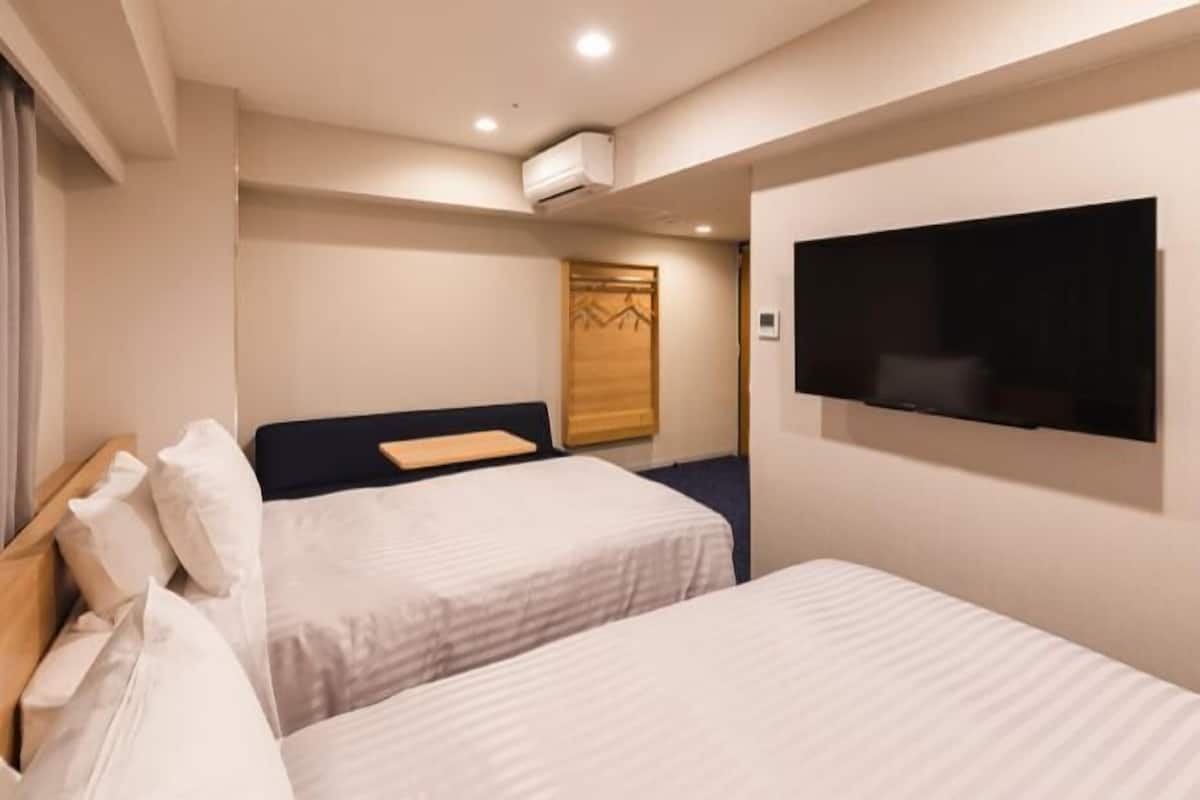 Down comforters, blackout drapes, free WiFi, bed sheets