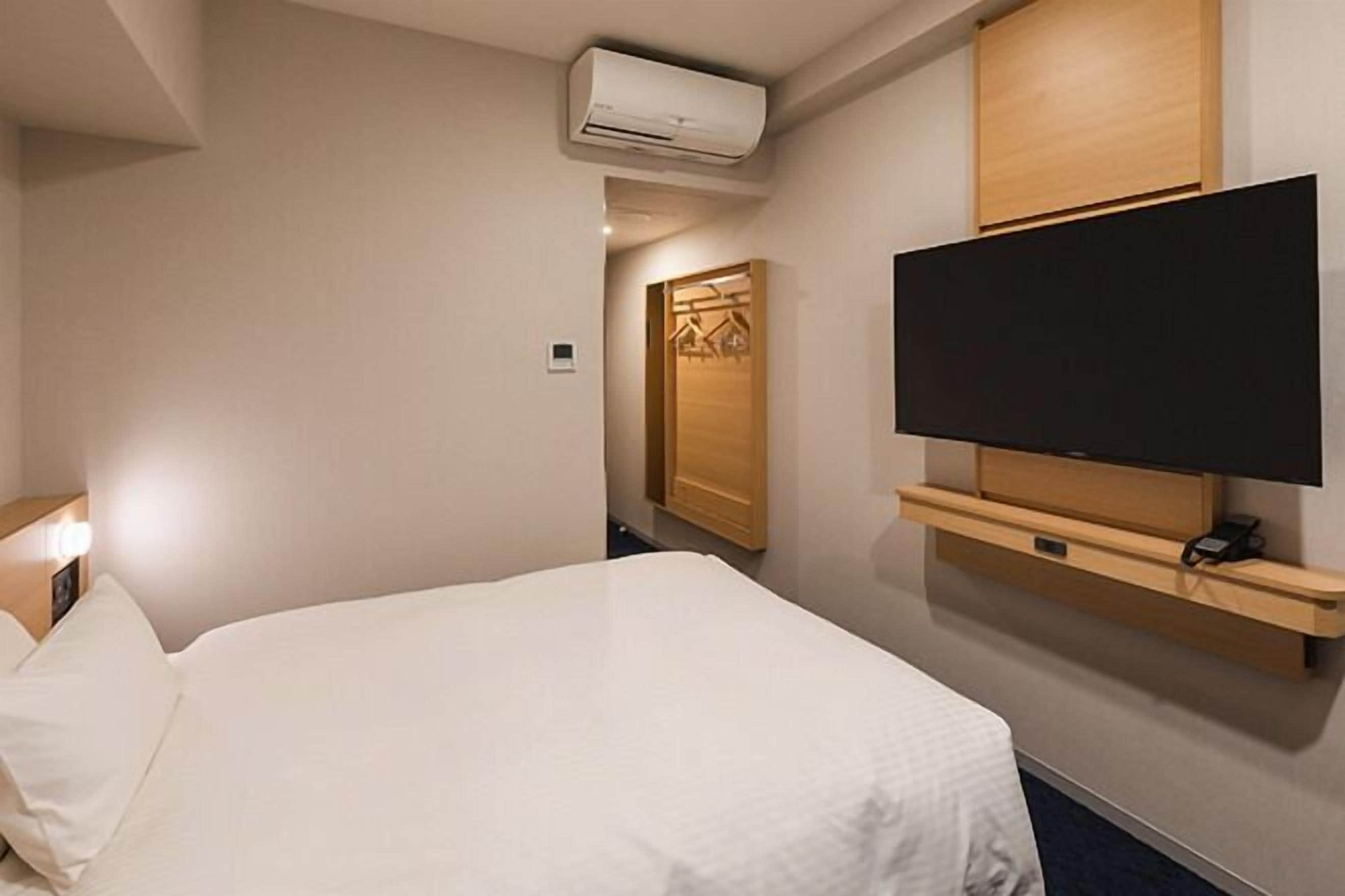 Dundyner, blendingsgardiner, wi-fi (inkludert) og sengetøy