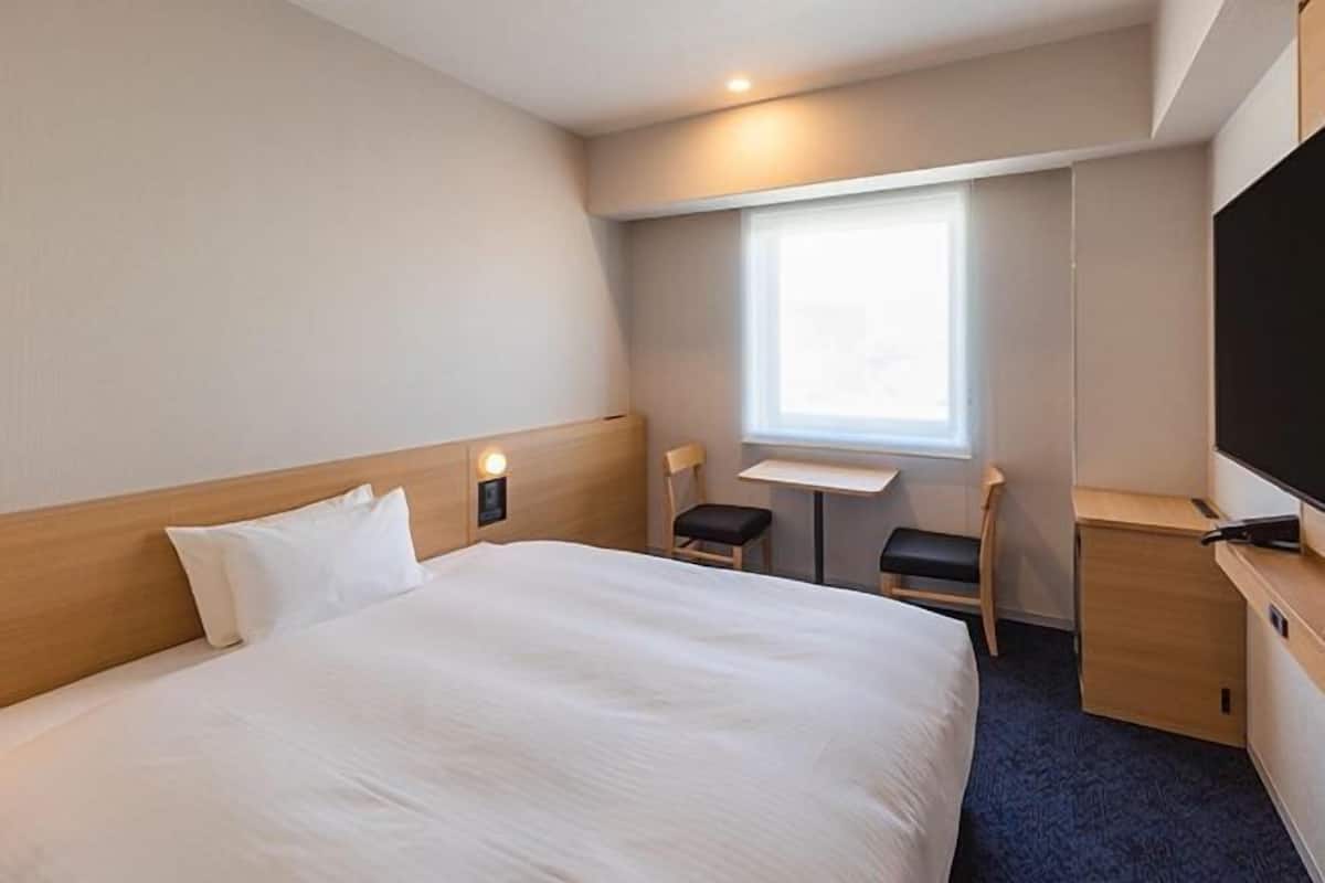 1 bedroom, down duvets, blackout curtains, free WiFi