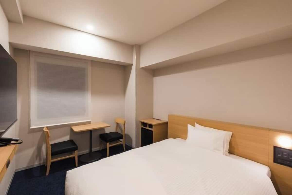 Down comforters, blackout drapes, free WiFi, bed sheets