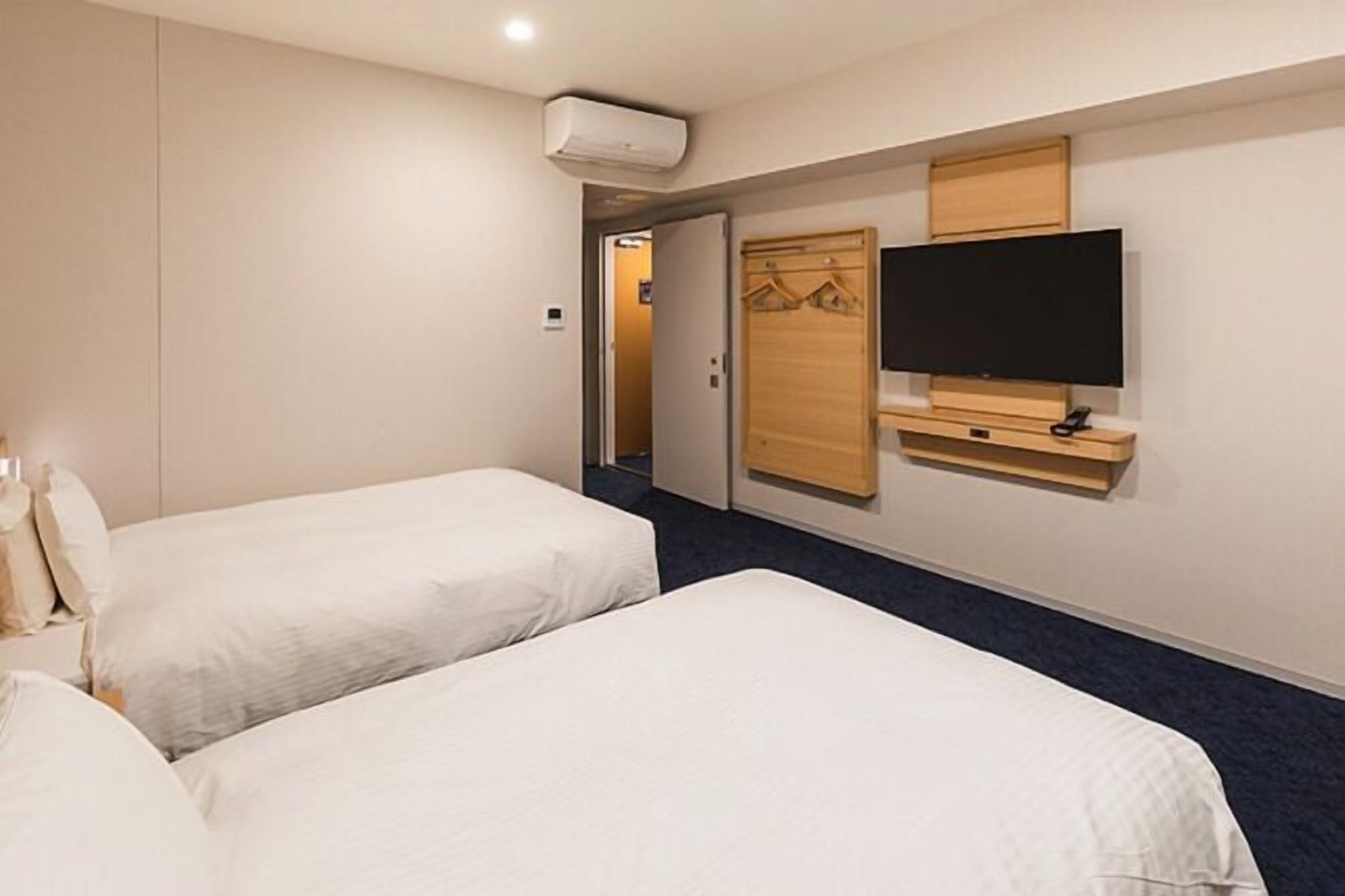 Dundyner, blendingsgardiner, wi-fi (inkludert) og sengetøy