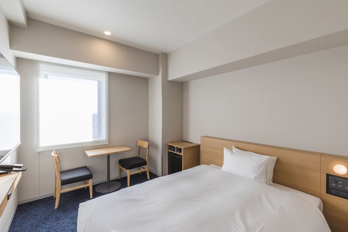 Down comforters, blackout drapes, free WiFi, bed sheets