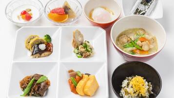 朝食 (ビュッフェ)、毎日提供 (1 名様 1500 JPY)
