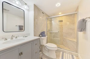 Shower, hair dryer, towels - Water View ~ 1 bedroom condo! Harbor Towers Yacht & Racquet Club Siesta Key (Siesta Key)