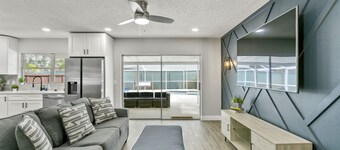 NEWLY LARGE HEATED POOL Modern home  Ace Location Tampa Oasis - SEE 3D Tour