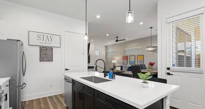 The Oasis - Modern 3BR Near Downtown - Med Center - Stadiums